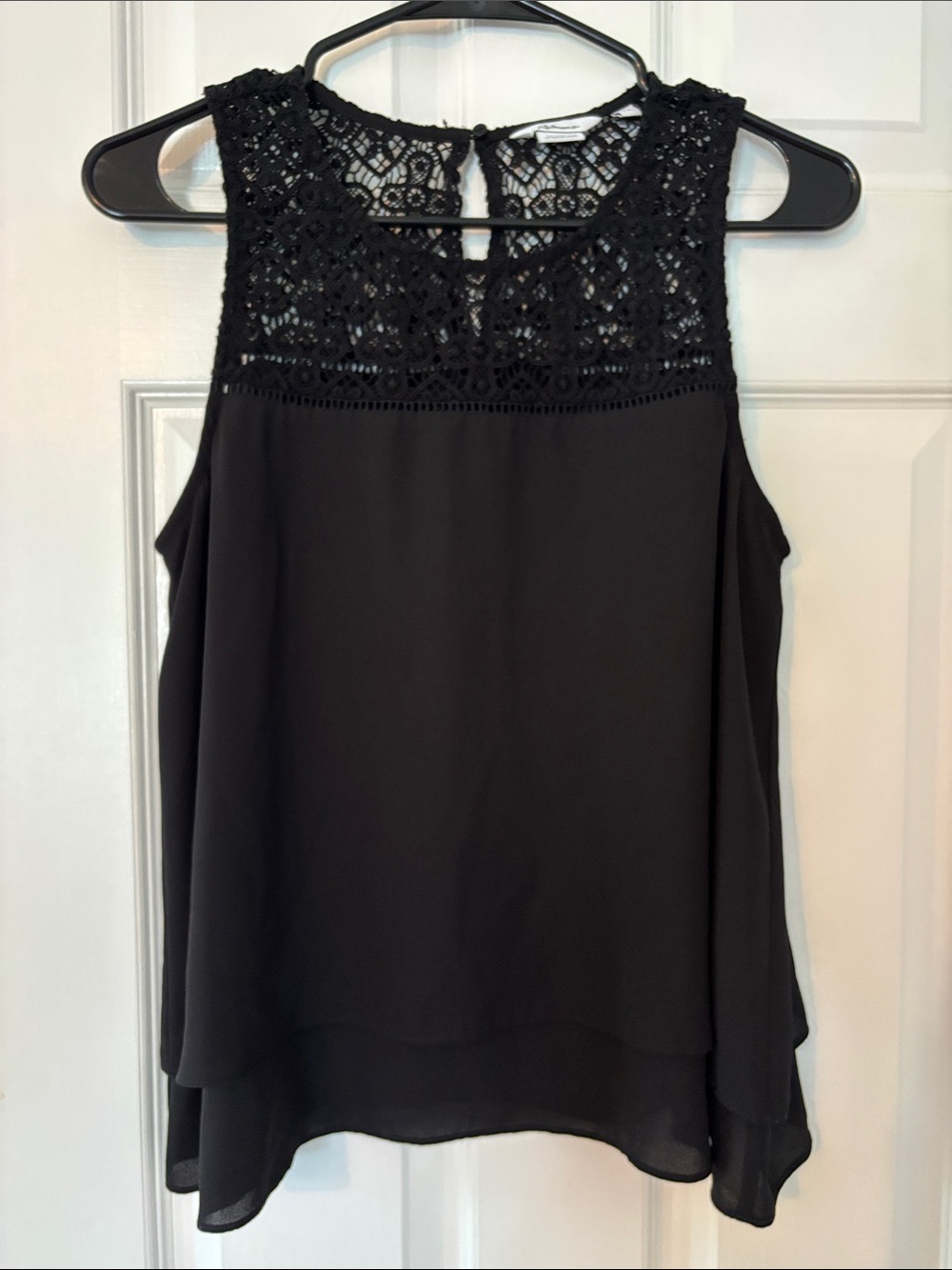 ❤️Reitmans Black Crochet Yoke Sleeveless Camisole